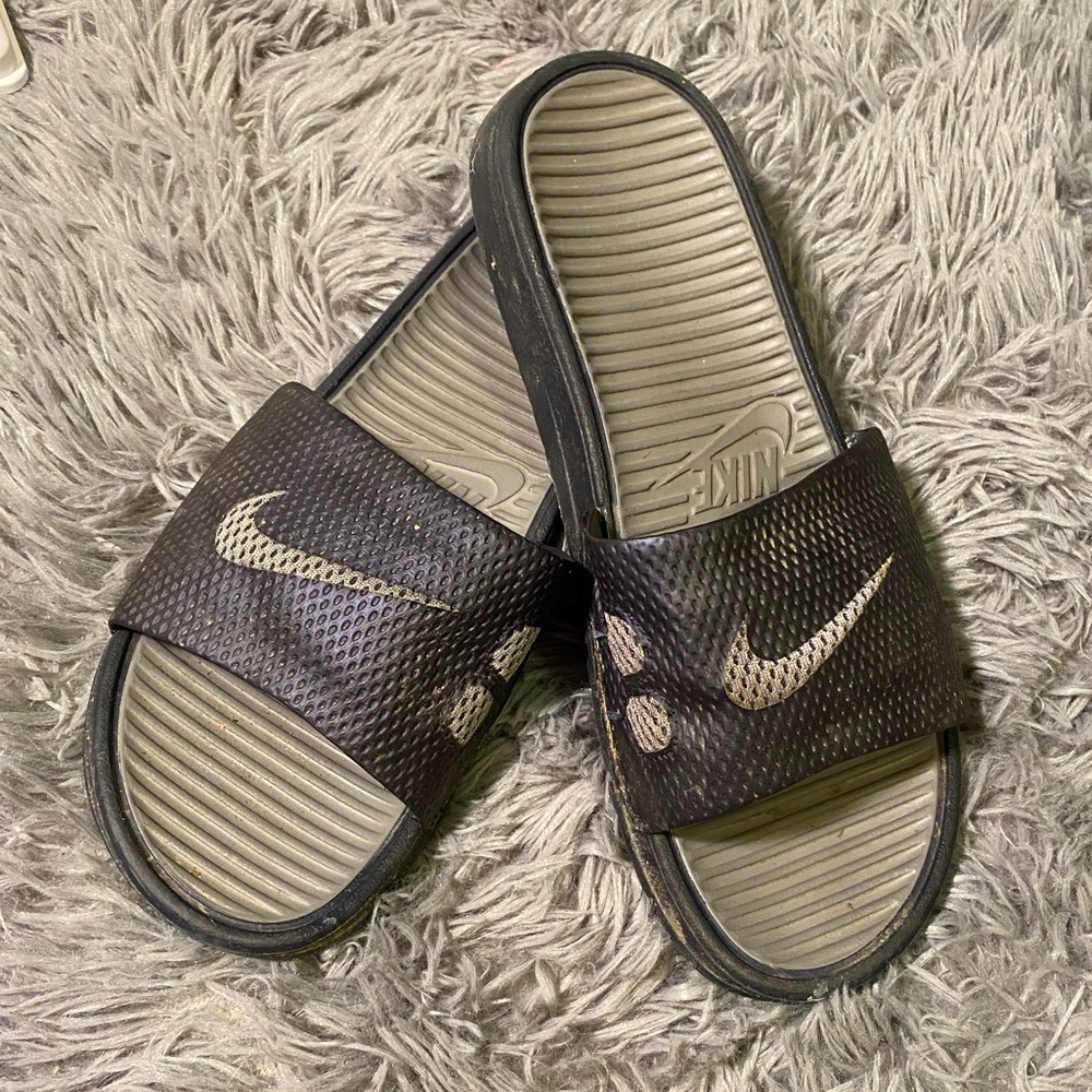 Nike sandals size 8